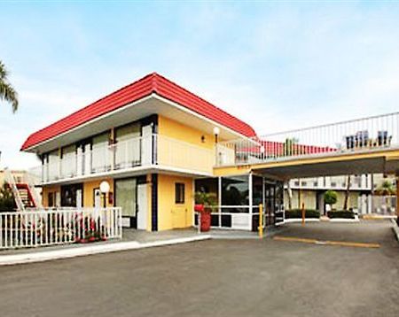 פינלס פארק Express Inn & Suites Clearwater מראה חיצוני תמונה