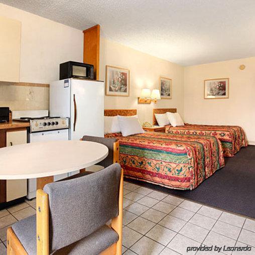 פינלס פארק Express Inn & Suites Clearwater חדר תמונה