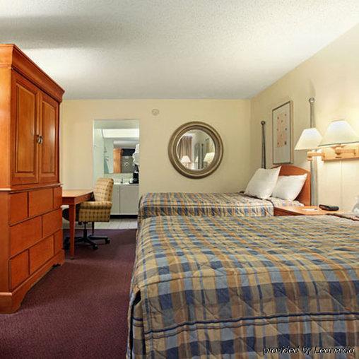 פינלס פארק Express Inn & Suites Clearwater חדר תמונה