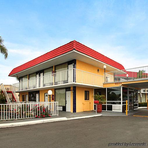 פינלס פארק Express Inn & Suites Clearwater מראה חיצוני תמונה