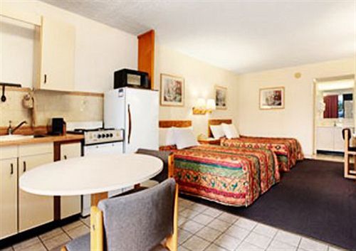 פינלס פארק Express Inn & Suites Clearwater מראה חיצוני תמונה