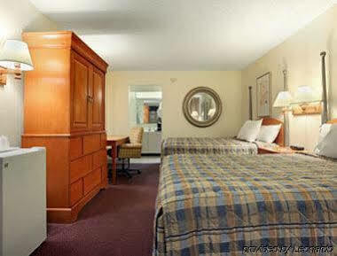 פינלס פארק Express Inn & Suites Clearwater מראה חיצוני תמונה