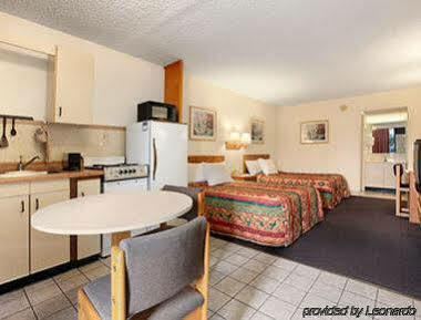 פינלס פארק Express Inn & Suites Clearwater מראה חיצוני תמונה